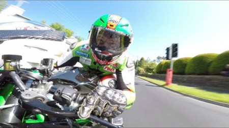 Esto es la Kawasaki Ninja H2R en la Isla de Man, ¡agárrense!