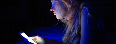 Los pediatras alertan de que los adolescentes pasan más de cinco horas diarias frente a pantallas y advierten de los peligros