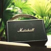 Marshall aún mantiene su excelente calidad y su buen gusto en el diseño: éste altavoz Bluetooth es de mis favoritos