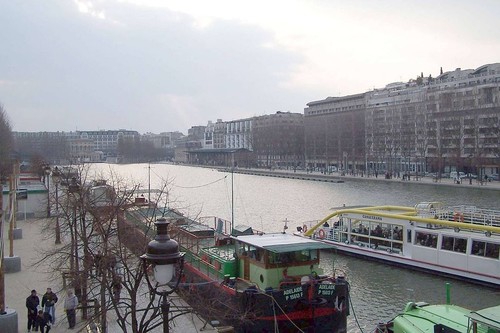 París abre uno de sus canales para el baño público