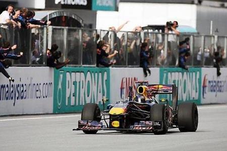 GP de Malasia 2010: Sebastian Vettel arrasa en Sepang y doblete para Red Bull