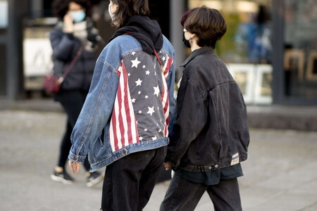 El mejor street style de la semana se lleva con las mejores vibras retro por las calles de Milán y de París