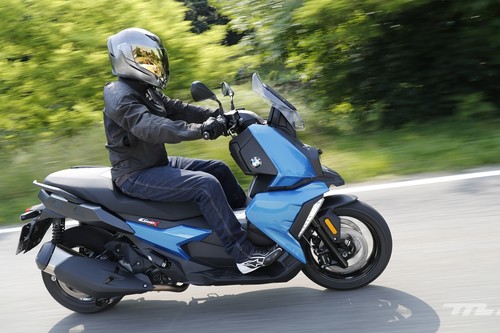 Probamos el BMW C 400 X, ahora en vídeo: buen comportamiento, mejores acabados y algún punto de mejora