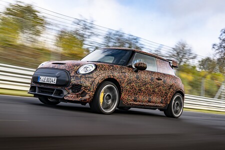 MINI John Cooper Works Eléctrico, la marca británica le pone un toque muy ecológico a su modelo más prestacional