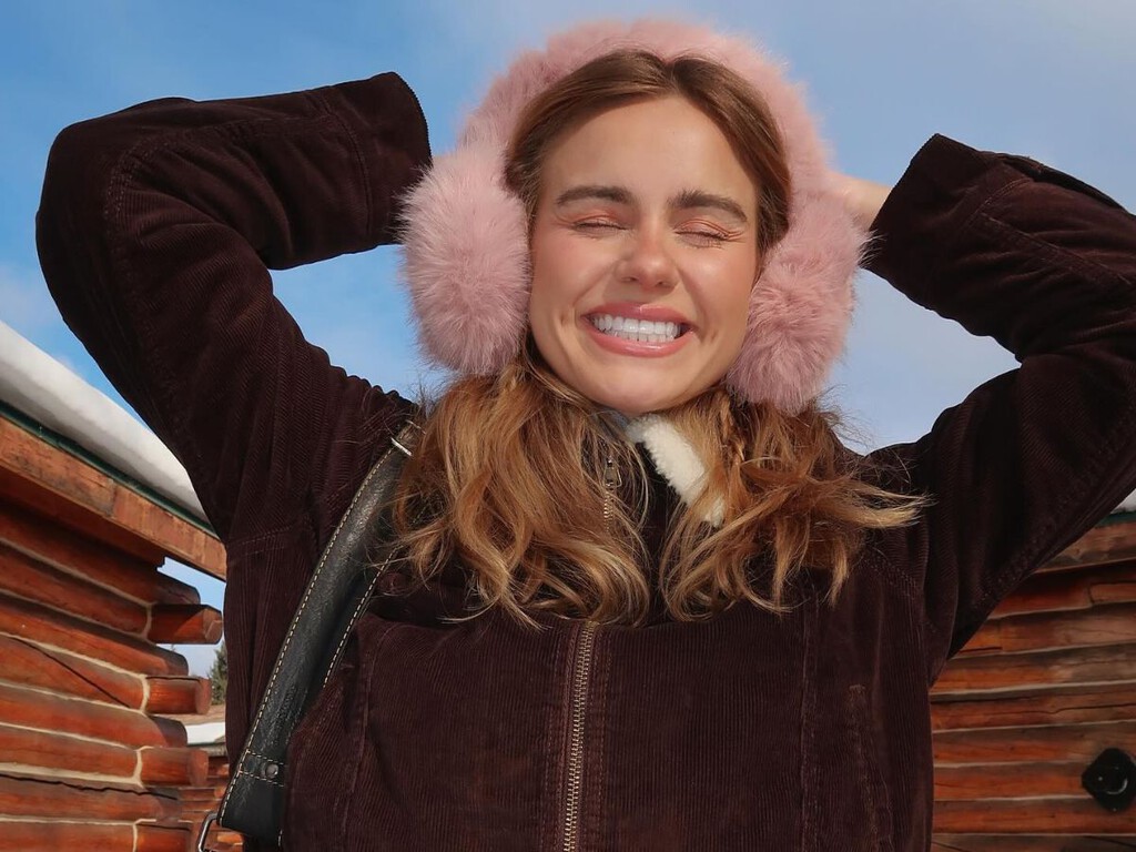 El Corte Inglés rebaja un clon de las botas UGG más buscadas cada invierno: son burdeos, calentitas y súper gustosas 