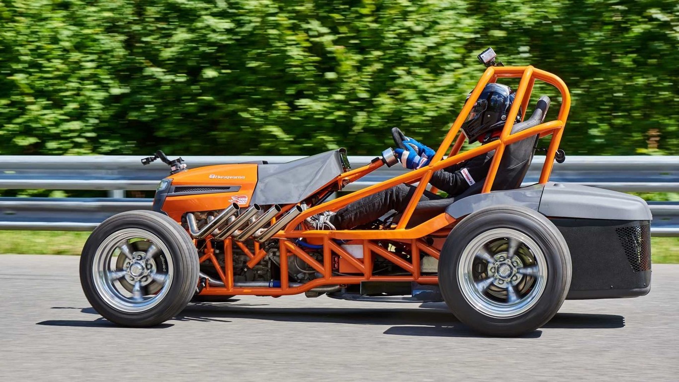 Una podadora rusa con 426 hp le quiere quitar el Récord Guinness a Honda Mean Mower V2