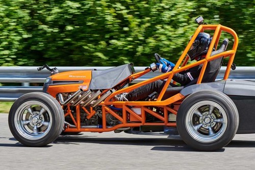 Una podadora rusa con 426 hp le quiere quitar el Récord Guinness a Honda Mean Mower V2