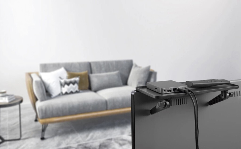 Esta estantería barata se coloca encima de la tele, y te permite mejorar la cobertura del router y tener los mandos a mano