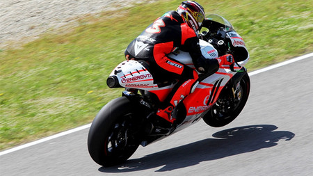Max Biaggi de pruebas con el Pramac Ducati en Mugello