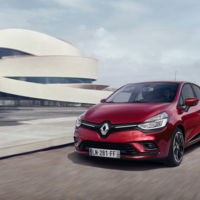 El Renault CLIO se renueva sutilmente: añade faros LED y estrena acabados y motor diésel 