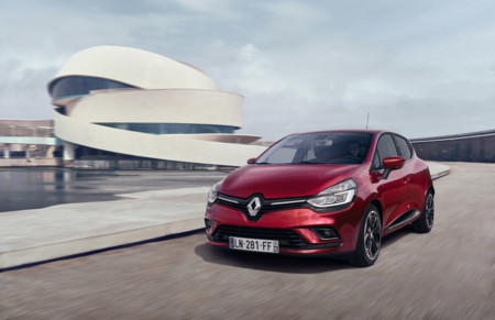 El Renault CLIO se renueva sutilmente: añade faros LED y estrena acabados y motor diésel