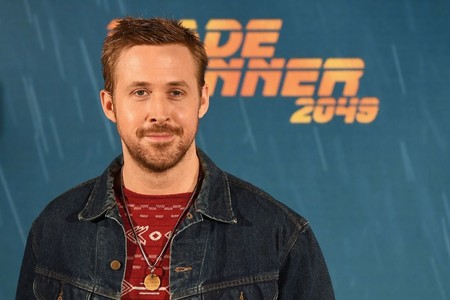 De visita por España, Ryan Gosling muestra cómo adoptar ya el otoño en su look