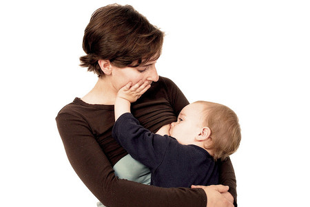 ¿Cuál es el médico al que deben ir las madres que dan el pecho?