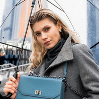 Mientras la televisión sigue cayendo, los influencers han descubierto cómo robarles un clásico: explicarte que habrá lluvia y vientos