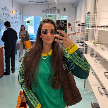 Las nuevas Nike en color gris perlado que adoran las amantes del lujo silencioso  