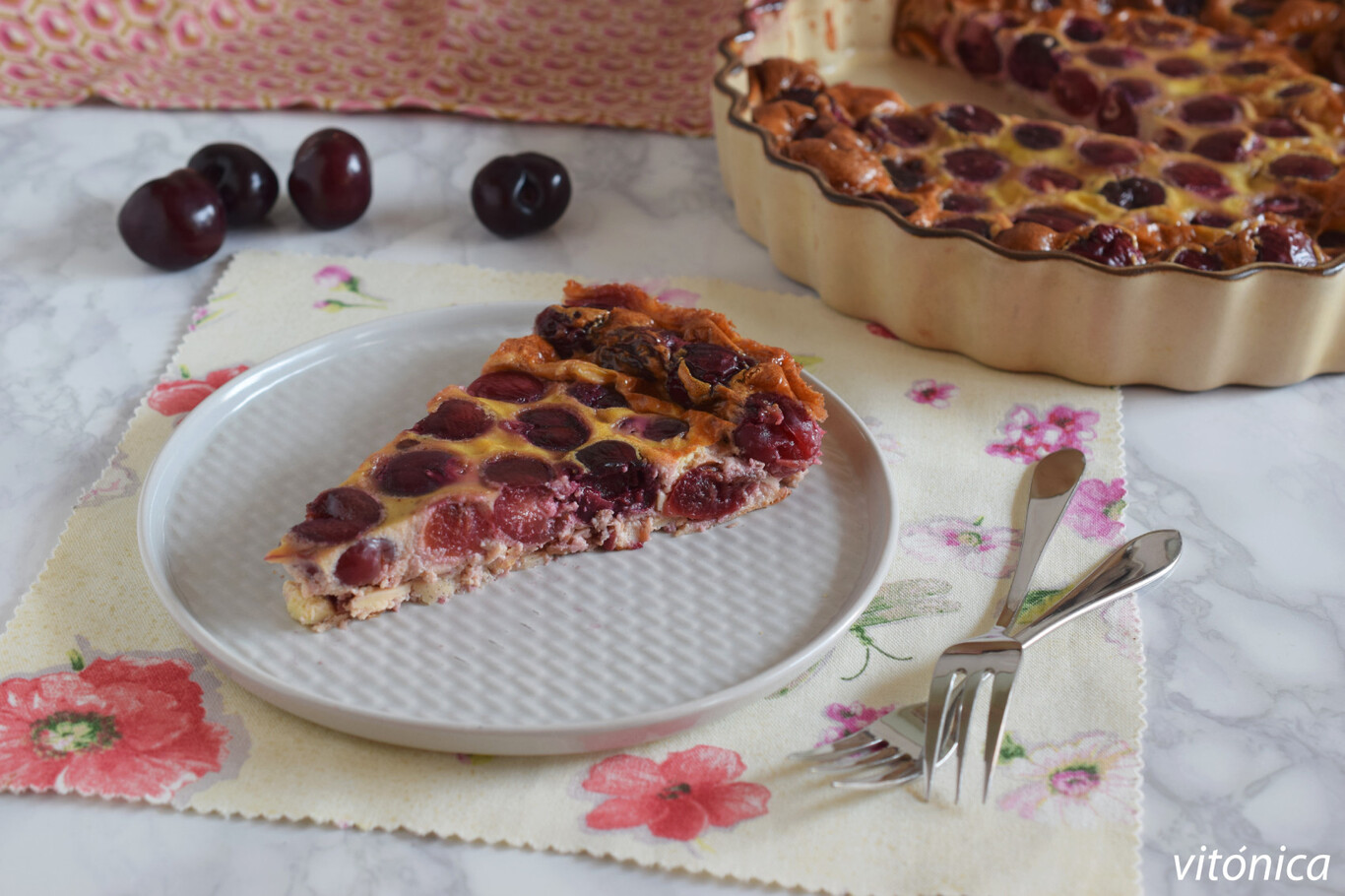 Clafoutis de cerezas sin gluten y sin azúcar añadido: receta saludable del clásico postre francés