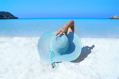 Por qué es importante cubrir la cabeza del sol en verano