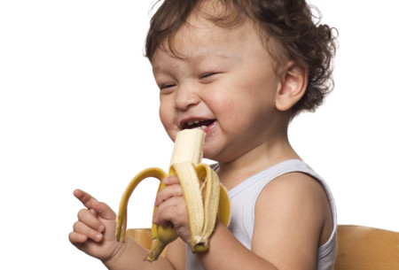 Hábitos de alimentación saludable para los peques: qué hacer y qué evitar