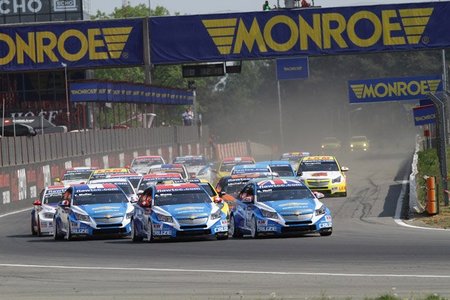 Robert Huff y Gabriele Tarquini se llevan las victorias en Zolder