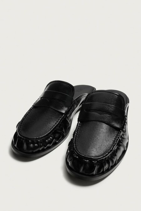Los Hombres Con Mas Estilo De La Semana De La Moda De Madrid Le Sacan Provecho Al Verano Con Los Zapatos Destalonados Mas Comodos Y Elegantes Para Llevar A La Oficina