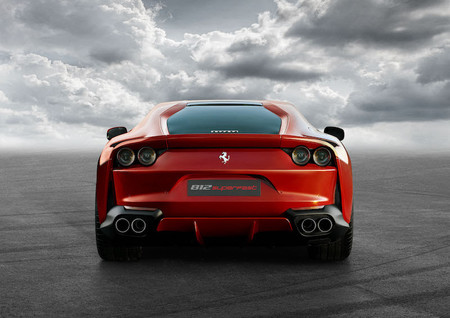Ferrari 812 Superfast 4