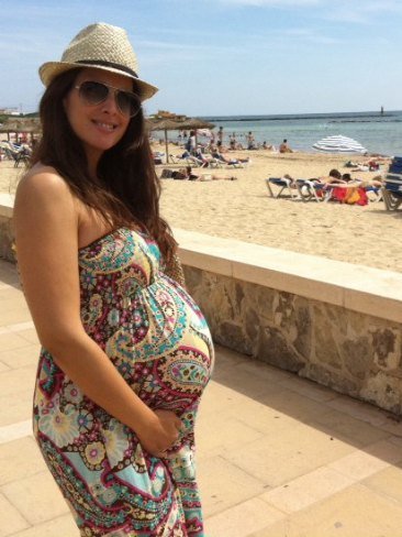 Nuria Fergó, de lo más feliz con su barrigota
