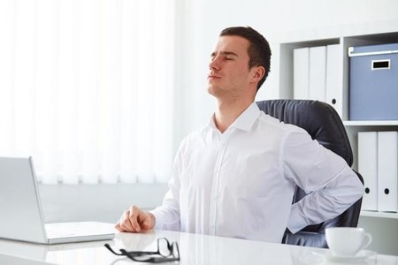 Tres claves para evitar el dolor de espalda con el teletrabajo