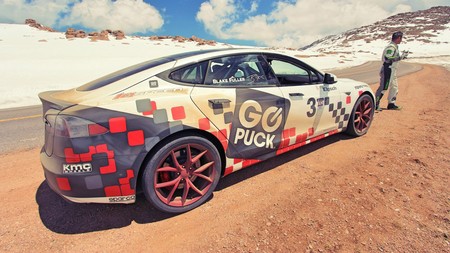 Faraday Future "arrebata a Tesla" el récord al eléctrico de producción más rápido en Pikes Peak