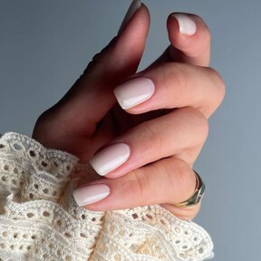 Siete diseños de uñas minimalistas y elegantes que son súper fáciles de hacer en casa 