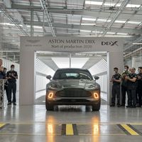 El primer Aston Martin DBX ya ha salido de fábrica, confirmando la rendición de Gaydon a la fiebre SUV