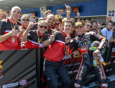 Una de renovaciones en Superbike: Chaz Davies, Davide Giugliano y Román Ramos