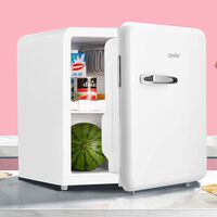 La mini nevera Comfee de Lidl con congelador y diseño retro, ahora con un gran descuento