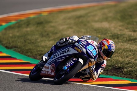 Jorge Martín doblega a Marco Bezzecchi para afianzar el liderato de Moto3 en Alemania