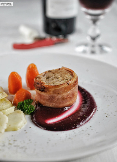 Tournedó de solomillo de cerdo con salsa de frutos rojos