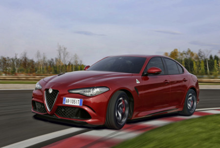 El Alfa Romeo Giulia QV de cambio automático de 8 relaciones ya es la berlina más rápida en el Nürburgring