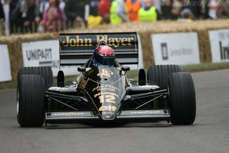 Dolorpasión™: cuando un Lotus 98T de 1986 se la pega en Goodwood