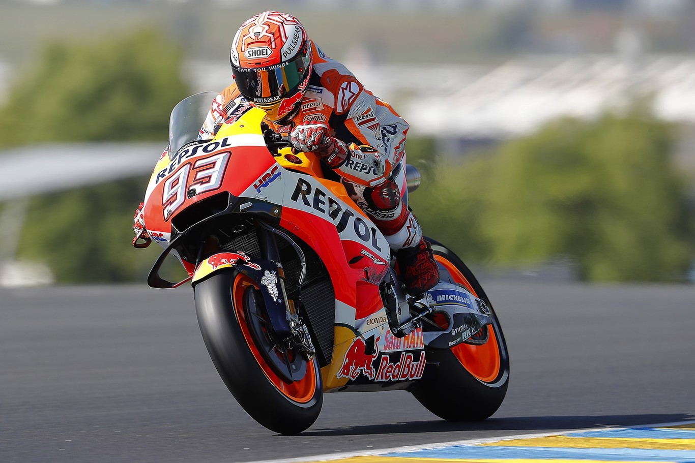 Marc Márquez salva otra caída para romper la racha de Yamaha en Francia y ponerse aún más líder