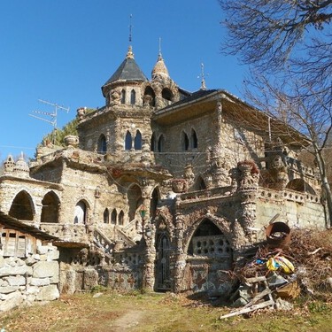Venden casas a dos euros en una aldea gallega: "Hay paz, tranquilidad, silencio y te mantiene activo"