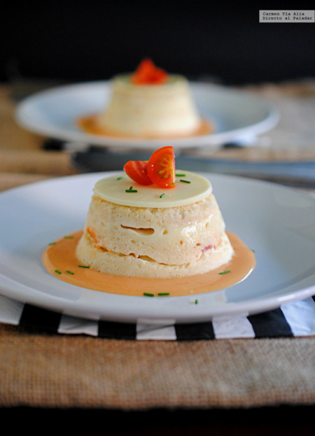 Pastel de pan de molde, jamón y queso. Receta clásica renovada