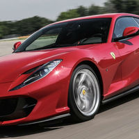 Ferrari está a punto de lanzar la versión convertible del 812 Superfast, con techo duro retráctil y todo