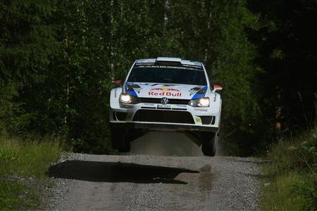 Rally de Finlandia 2014: Kris Meeke se cuela entre los Volkswagen