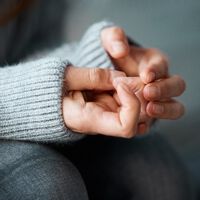A lição transformadora da psicologia sobre o trauma: curar não é apagar o passado, mas impedir que ele continue comandando o seu presente 