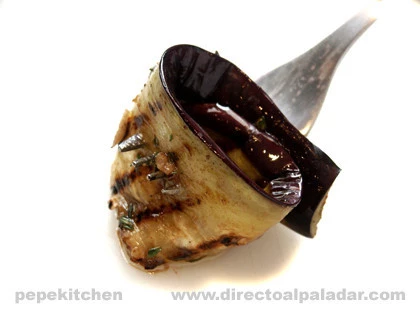 Berenjenas a la plancha marinadas con tomillo. Receta