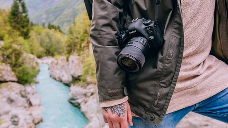 Canon EOS 6D Mark II y EOS 77D, Sony A77 II y más cámaras, objetivos y accesorios en oferta: llega Cazando Gangas