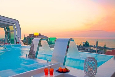 La piscina skyline del Hotel Nagari, un lugar único para disfrutar del cielo de Vigo