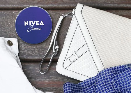 Roger Nebot Farmaceutico La Nivea Del Bote Azul No Es Recomendable Como Crema Antiarrugas No Responde A Las Necesidades Reales De La Piel Del Rostro A Partir De Los 40 50 Anos 1