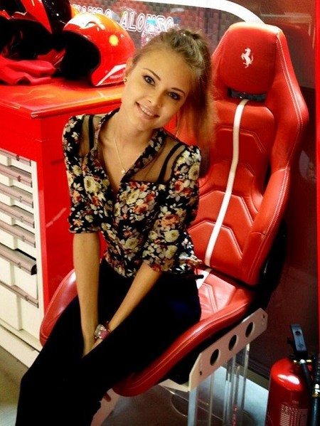 Pero qué orgullosa está Dasha Kaputsina de su piloto preferido