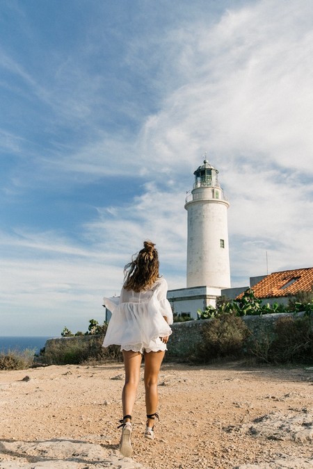 Faro De La Mola Formentera Total White Outfit Castaner Espadrilles Topknot Outfit Collage On The Road Sumemr Look 30 790x1185