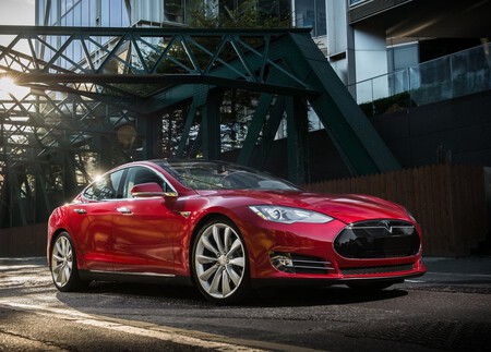 Tesla Model S 2013 1600 01