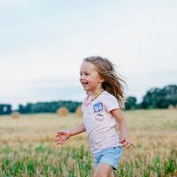 Menos tiempo de pantallas, más actividad física y dormir mejor: recomendaciones de la OMS para bebés y niños